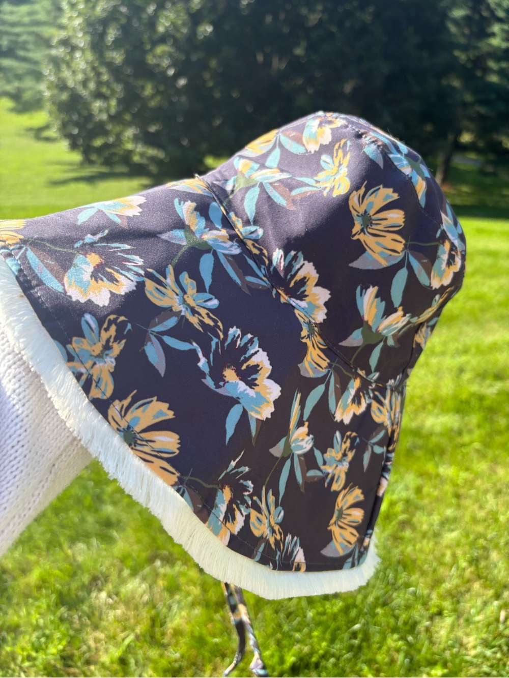Shelli Segal Laundry Floppy Sun Hat Navy floral White Fringe String Ties Bucket